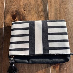 Summer & Rose Fold Over Zipper/Magnet Clutch - Black Tassel Zip